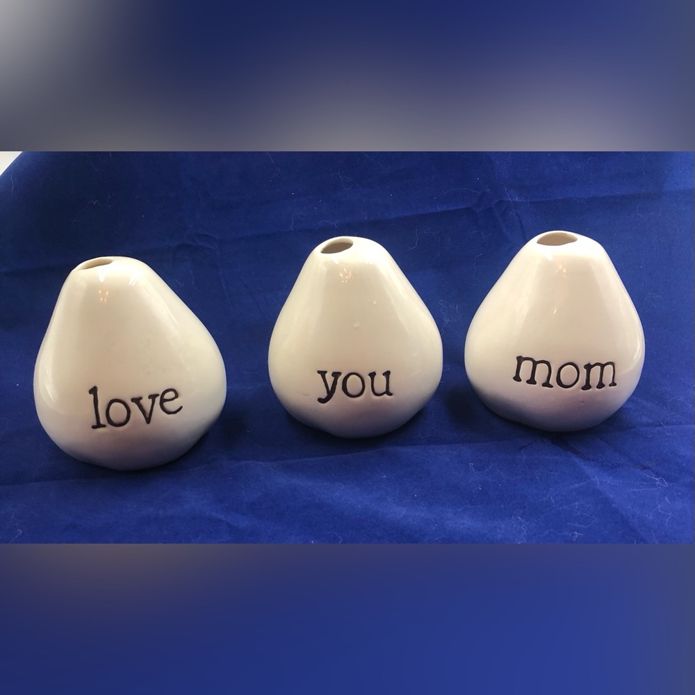 Ceramic 'love you mom' Trio Pear shape Vases - White